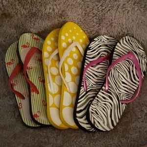 Lot of fun flip flops
